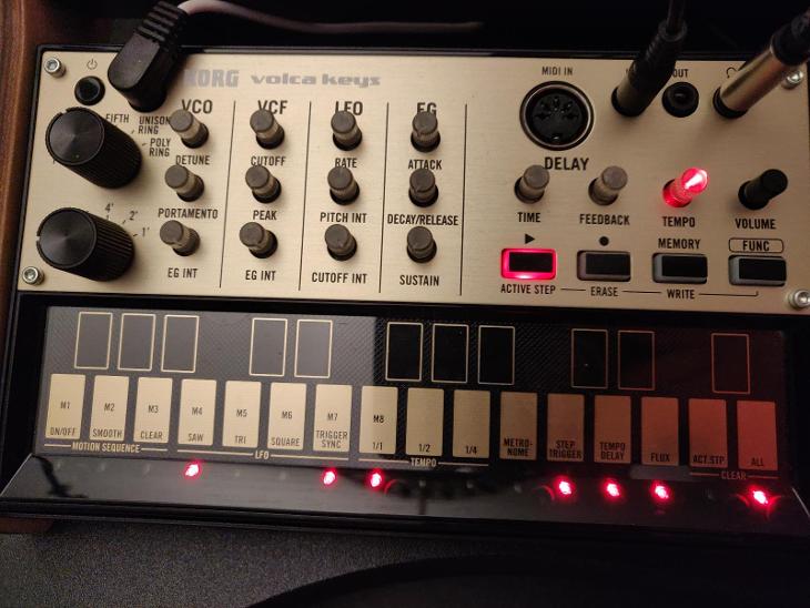 ANALOGOVÝ SYNTEZÁTOR Korg Volca Keys | Aukro