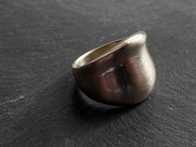 Stříbrný prsten - 925/1000 - vel. 52 - 4,9 g 