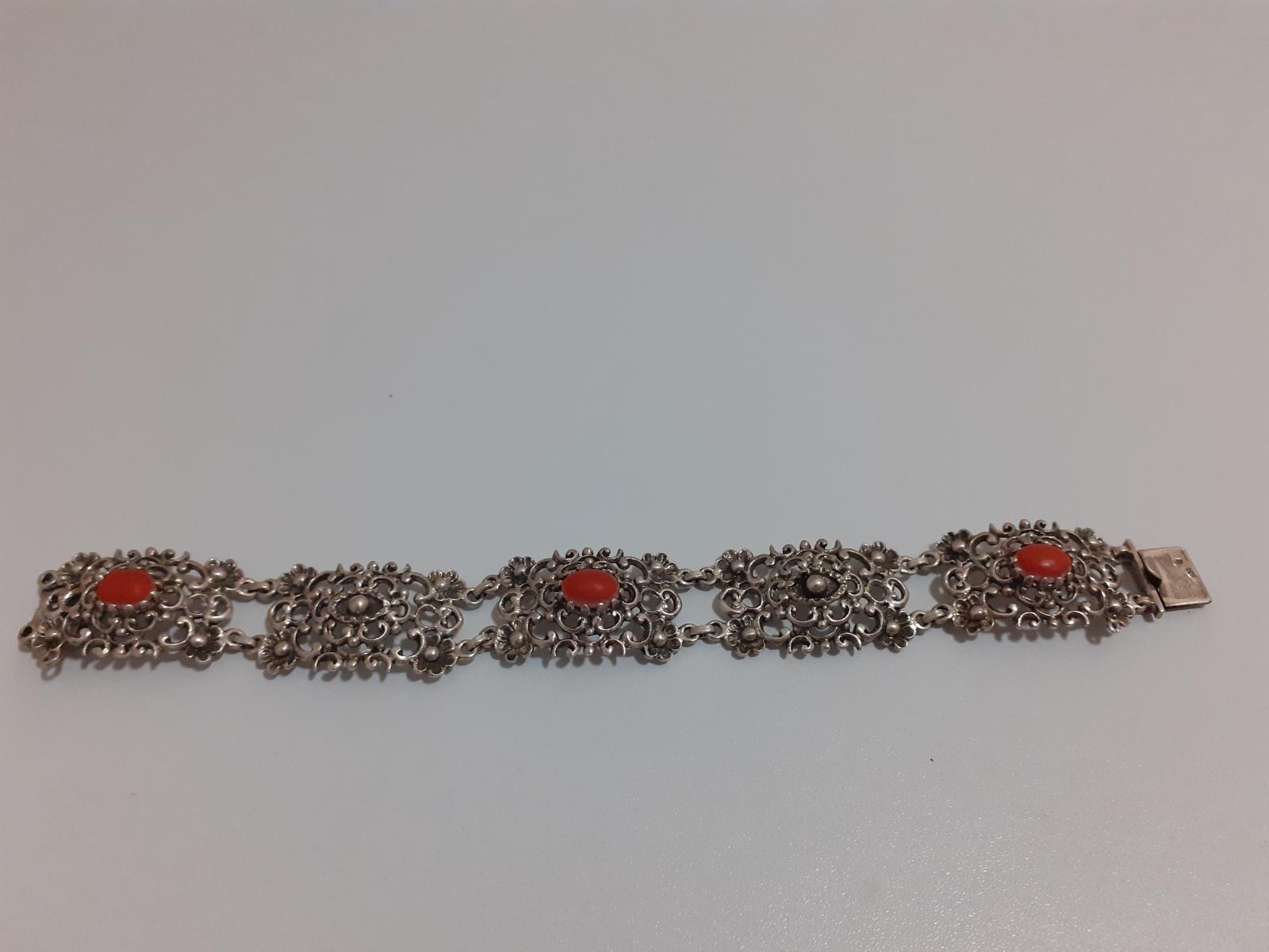 Starožitný strieborný náramok s koralom - Starožitné šperky