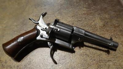 Krásny historický revolver LEFAUCHEUX 7mm