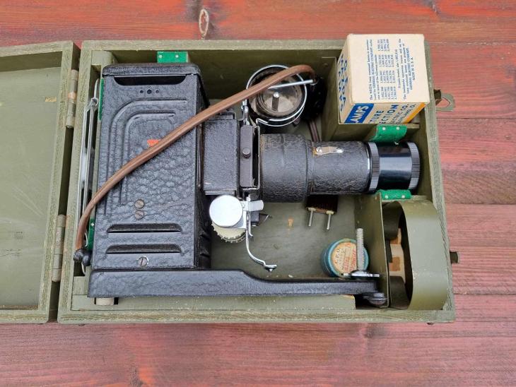 WWII US ARMY SIGNAL CORPS MOVIE PROJECTOR, AS IS