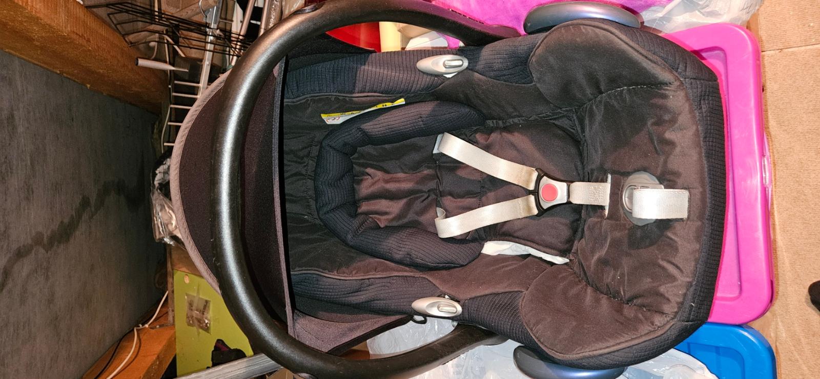 Dětská sedačka MaxiCosi Cabriofix s Isofix základnami  - Děti