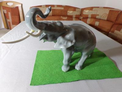 Historický porcelánový slon - ROYAL DUX.