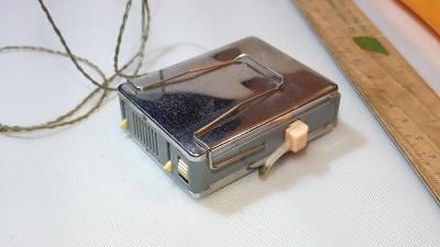 starý kapesní tranzistorový zesilovač pro nedoslýchavé, výroba DDR