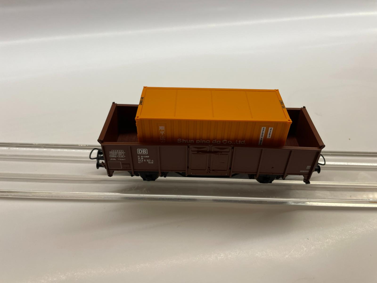 Nákladný vagón s nákladom kontajnera H0 - Modelové železnice