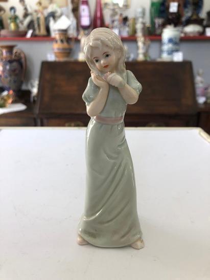 Porcelánová soška dievčaťa, kolekcia Regal House SBL č. 8866 - Starožitnosti a umenie