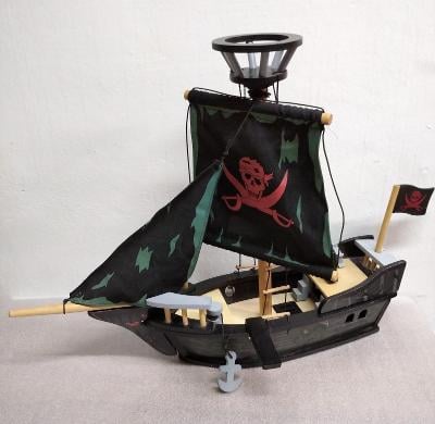Dřevěná pirátská loď 