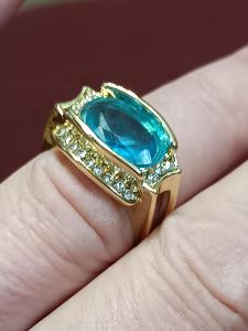 Krásný prsten s Akvamarínem a čirými Zirkony. Nenošený. Vel.63