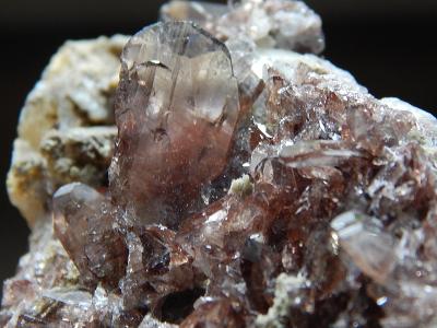 Axinit - krásné ukončené krystaly, Pákistán 