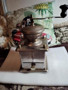 Starý mlynček na kávu