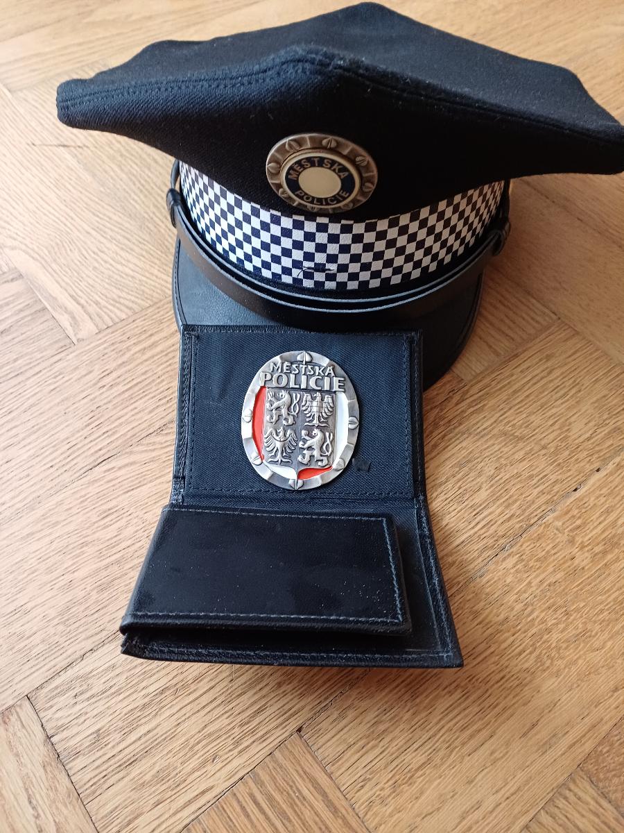 Policajná čiapka a odznak - Zberateľstvo