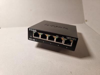 Desktop 5-port gigabit switch | D-LINK DGS-105 | kovove telo | adapter