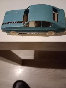 Směr. Modelové autíčko Ford capri