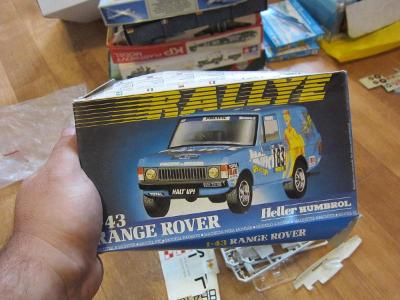 Range Rover 1:43 Humbroll - iba krabička od plastikového modelu