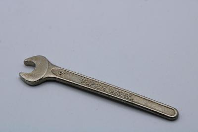 N15. Plochý stranový klíč 9 WFR  DDR