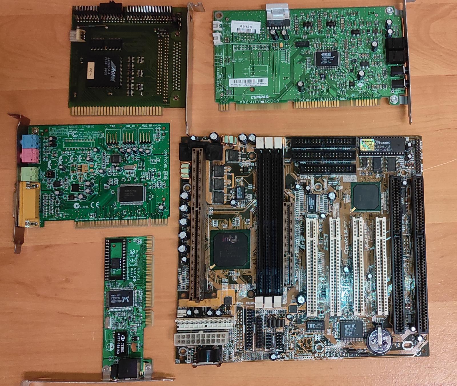 2 x Stará základná doska Slot 1, zvukovky, VGA....a iné - Počítače a hry