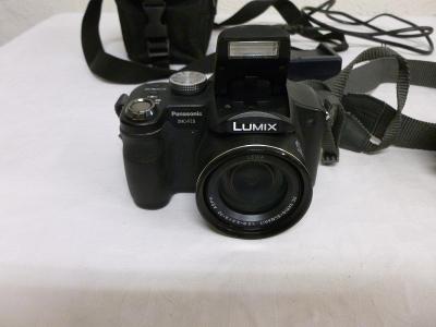 Fotoaparát Panasonic Lumix DMC-FZ8 s příslušenstvím