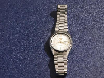 Pánské náramkové hodinky s AUTOMATICKÝM nátahem značky SEIKO 5