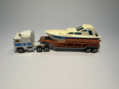 Matchbox tahač + návěs se člunem z r.1981 