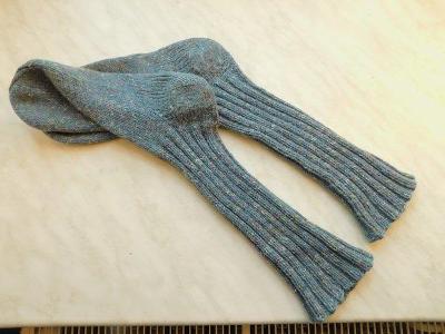 Pěkné teplé pletené ponožky modrošedé dél.chodídla 26 cm