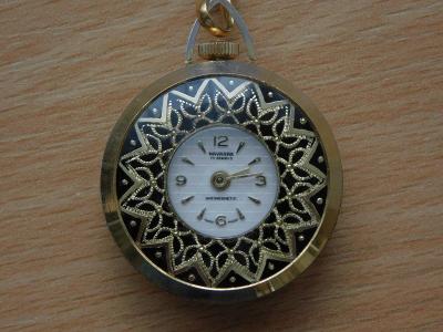 Historické kapesní hodinky - medalion s motivem histor.jízdního kola