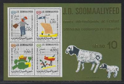 Somálsko 1979 Známky aršík Mi 8 ** děti UNICEF dětské kresby ovce