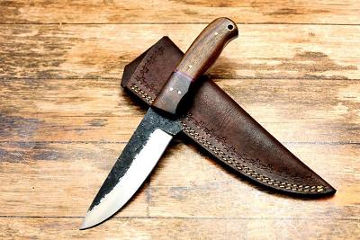 126/ Lovecky nůž. Nůž z vysoce uhlíkové oceli 1095. Bushcraft