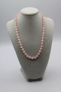 K01. korálkový náhrdelník délka 47 cm minerál růženín