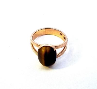 Zlatý prsten s tygřím okem, vel. 57