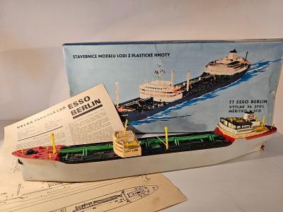Model lodě TT ESSO BERLIN - výrobce Dubena rok 1975 + BOX
