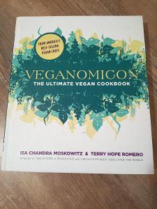 Anglická kniha veganomicon s receptami