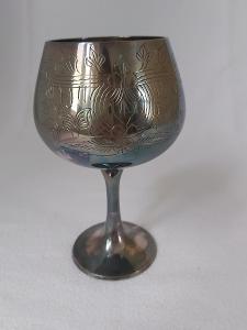 3. Postříbřený kovový pohár 14 cm