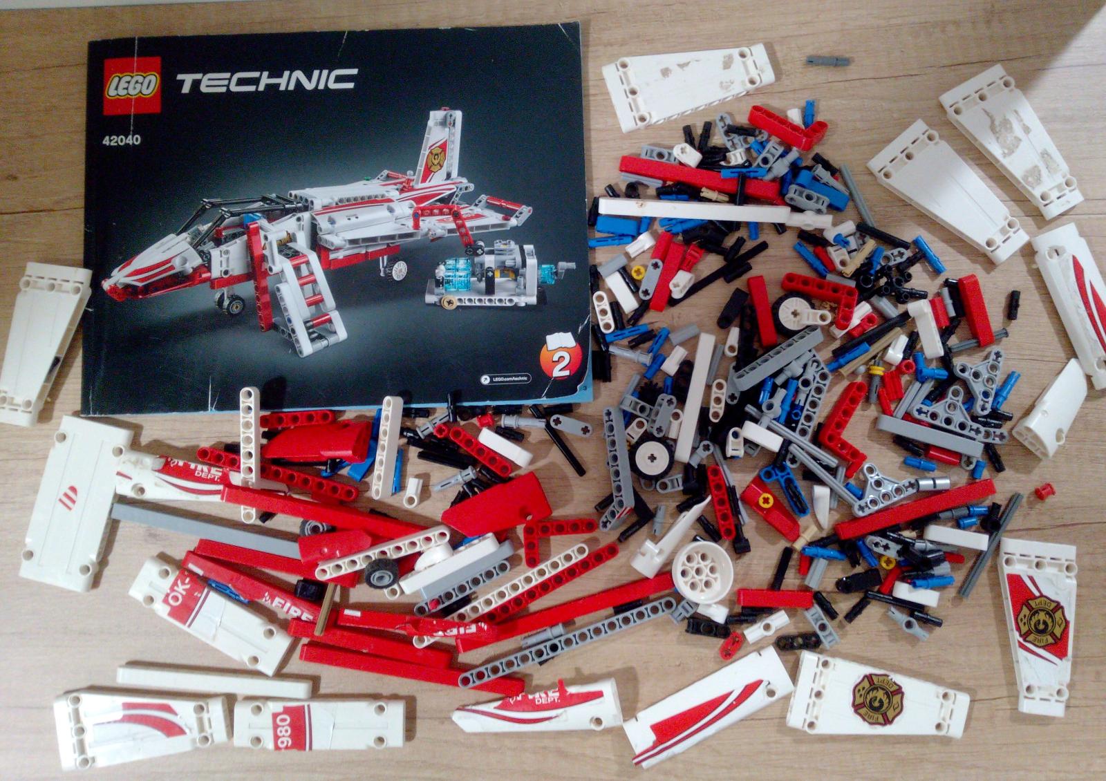 LEGO Technic 42040 Požární letoun - nekompletní, 2 v 1 - Hračky
