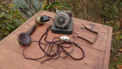 Historický telefon 