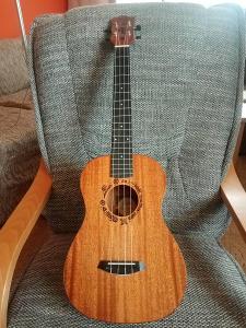 Barytonové ukulele FLIGHT DUB38