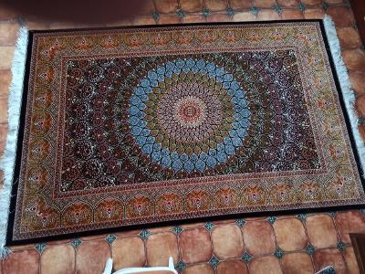 Hedvábný koberec z Íránu