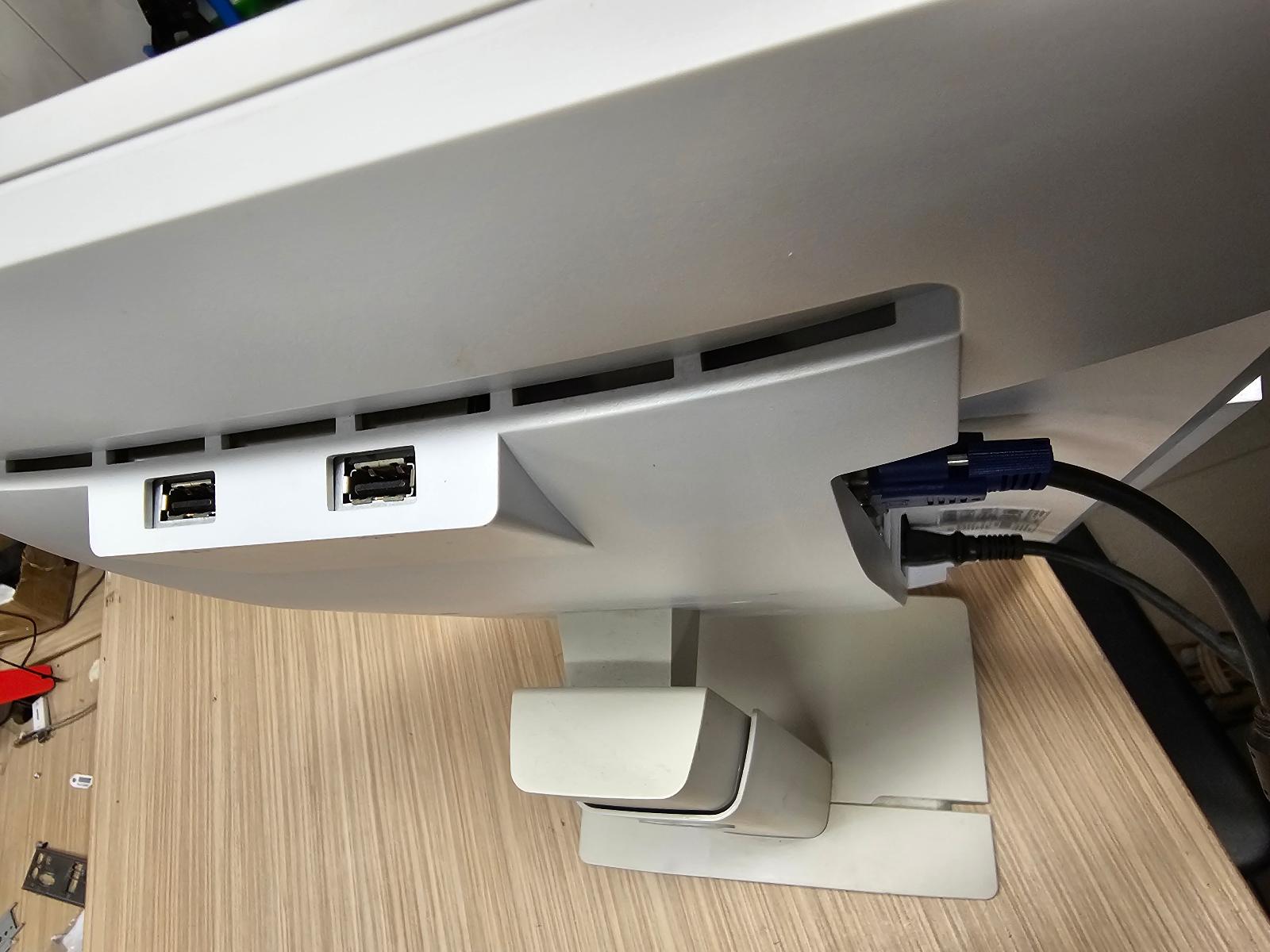 Led Monitor Fujitsu B22W-6 Led Rev.:06 - D-Sub + DVI + DP + USB hub - Příslušenství k PC