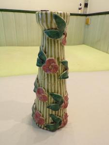 Starožitná zdobená porcelánová váza.