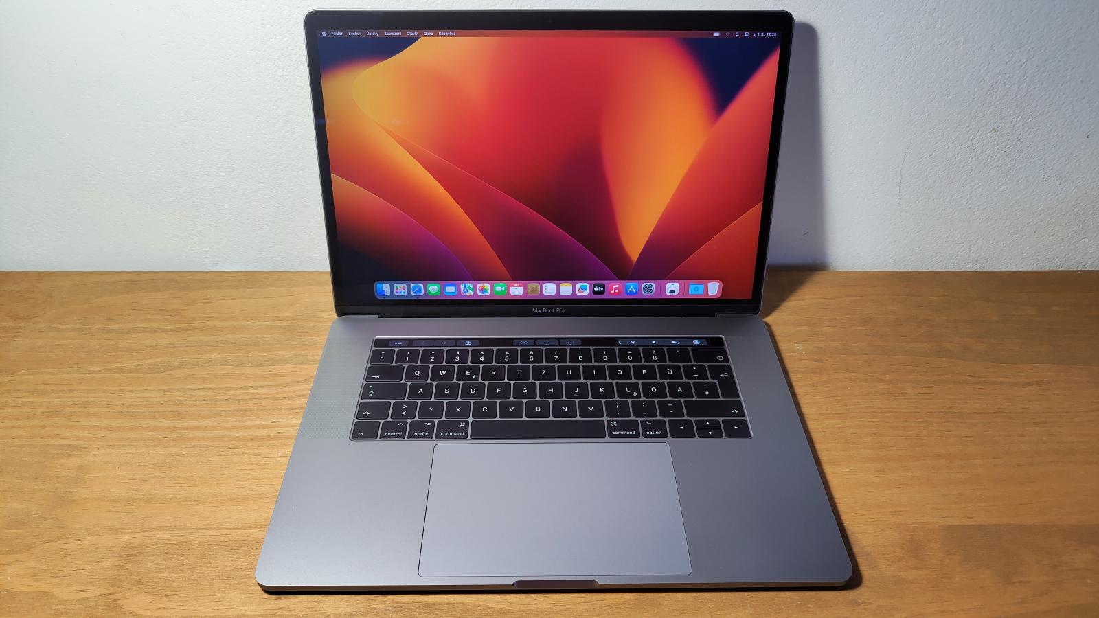 Apple MacBook Pro 15" 2017 (A1707) | 256 GB SSD | 16 GB RAM Touch Bar - Počítače a hry