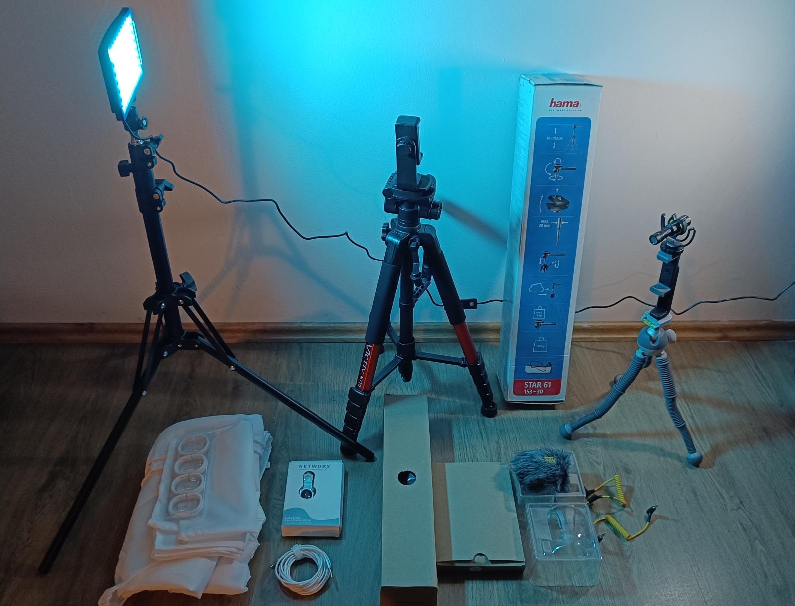 2 Svetlá, 3 tripody, 1x mikrofón - predám videoset - Videokamery