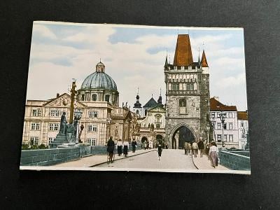 Praha Karlům most Mostecká věž Oživená