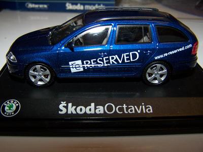 Škoda Octavia Combi - RESERVED 1/43 model ABREX dárek vánoce