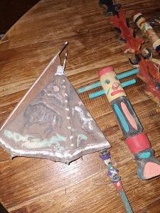 Staré hračky indiánské totemy ,teepe