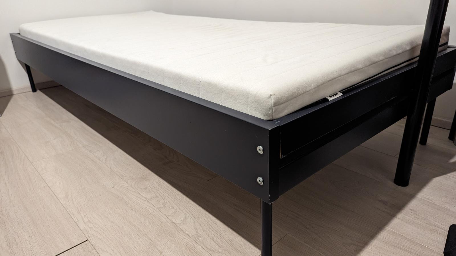 Posteľ IKEA s roštom a penovým matracom 90x200 cm - Spálňa