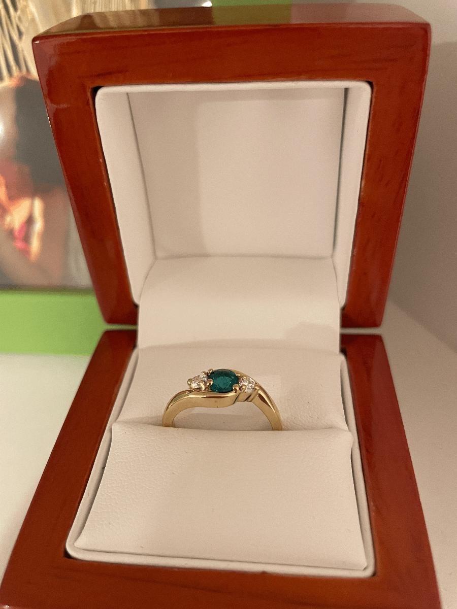 Zlatý prsteň s Briliantmi a Smaragdom - Šperky