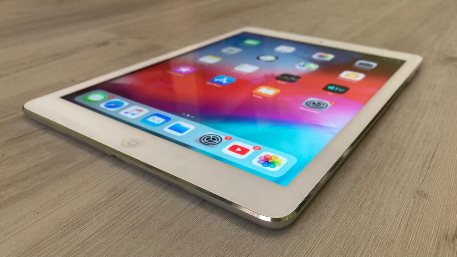 iPad Air (A1474) 32GB, Strieborný - Počítače a hry