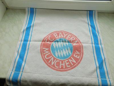 Pěkná osuška se znakem Bayern München, 60x125 cm