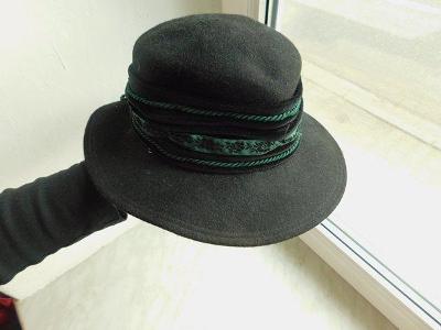 Pěkný stylový klobouk zdobený - Dolomitenhut, vel.56