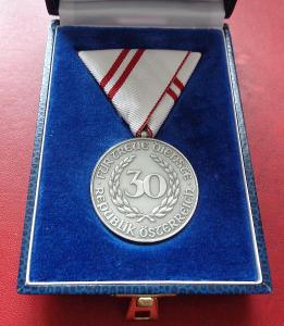 Rakousko. Medaile za 30 let služby Rakouské republice s krabicí Řád
