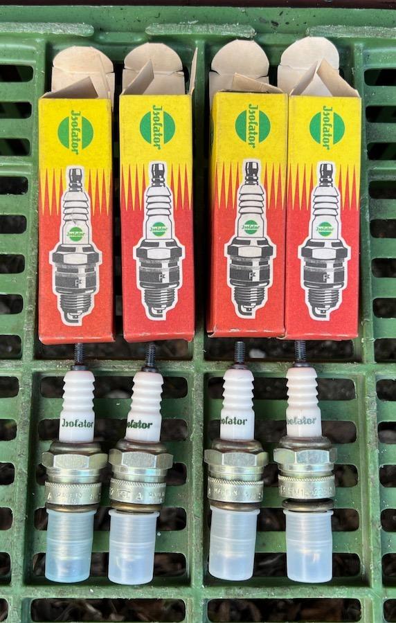 Súprava nových zapaľovacích sviečok Isolator GDR - Auto-moto